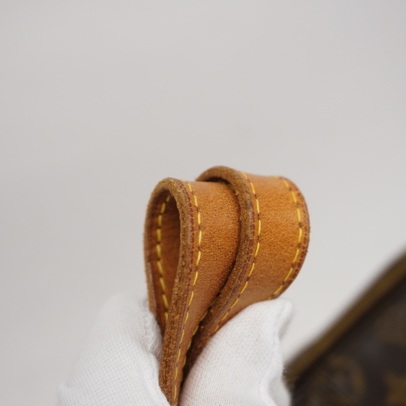 Louis Vuitton Monogram Totally MM Tote Bag - Picture 8 of 11